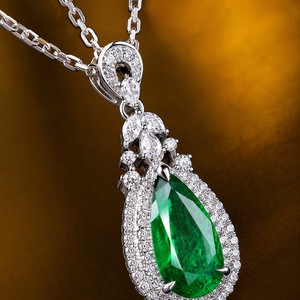 Collana con Pendente in Gemma Verde, Design a Goccia, Catena Placcata in Rodio, Gioielli per Donne, Regalo per Matrimoni e Feste - Product Image 5