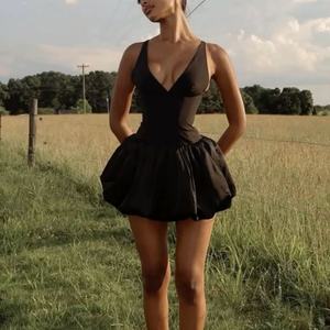 Nuevo Vestido Mini Negro de Verano con Escote en V Profundo, Elegante, sin Espalda, sin Mangas, Ajustado para Mujer - Product Image 1