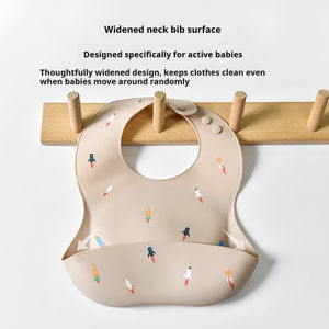 Bavoirs d'alimentation en silicone pour bébé de qualité alimentaire, confortables et souples, sans BPA, motif imprimé, vente en gros - Product Image 2