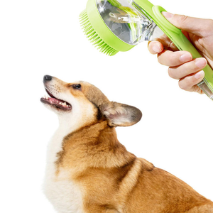 Brosse de bain ergonomique en silicone souple pour animaux de compagnie avec trou de suspension, peigne pour chiens et chats avec éliminateur de poils pour le démêlage et le nettoyage - Product Image 5