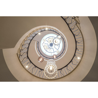 Escalier rond moderne d'intérieur en fer forgé, balustrades en spirale
