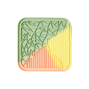 Juegos de alimentación ecológicos para perros y gatos, ODM/OEM, productos de silicona para mascotas, tapete de comedor con cinturón de sujeción, platos para mascotas con ventosa. - Product Image 4