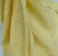 Usine directe de haute qualité tissé Polyester Textile Jacquard doux tissus en relief pour les robes d'amant