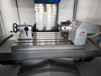 Centre d'usinage vertical CNC 3 axes VMC855 pour métaux, idéal pour le traitement des pièces moulées de haute qualité