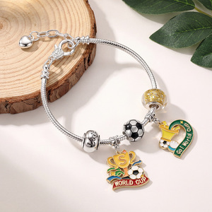 HS0108 Bracelets à thème football très tendance Europe-Amérique, bracelets football effet goutte d'<span class=keywords><strong>huile</strong></span>, bijoux en argent uniques et à la mode pour femmes - Product Image 4