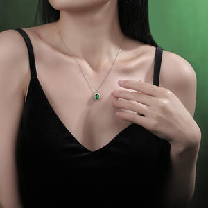 Collier romantique tendance avec chaîne à maillons ovales, pendentif en imitation de jade et perle de style émeraude - Product Image 5