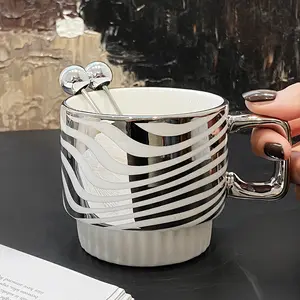 Taza de cerámica geométrica para el desayuno, taza creativa de plata para leche, café, oficina, amantes, novedad de 2023