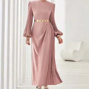 Traditional Middle Eastern Clothes: Styles & Fabrics
