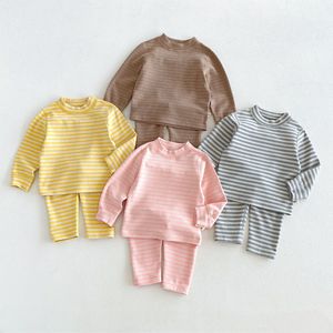 2043 가을 신상 유아 여아 스트라이프 파자마 아동 유니섹스 남아 2피스 의류 세트 도매 - Product Image 1