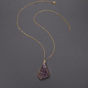 천연석 크리스탈 펜던트 크리스탈 클러스터 드루지 스톤 자수정 Geodes는 금도금 목걸이로 덮여 있습니다 - Product Image 3