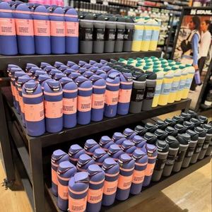 Vaso Térmico Personalizado de Fábrica, Nuevo, Aislado al Vacío de Doble Capa, Deportivo, con Asa para Exteriores, Doble Boca, Venta al por Mayor - Product Image 2