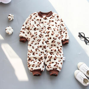 Vêtements pour bébé Style printemps automne Unisexe Velours corail Coton Mignon Combinaison pour bébé 0-1 an Nouveau-né <span class=keywords><strong>Tenue</strong></span> <span class=keywords><strong>de</strong></span> ramper à la maison - Product Image 6