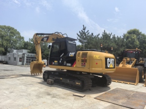 Presque neuf au Japon, mini-pelle d'occasion de 3.5 tonnes CAT320D2, pelle sur chenilles d'occasion japonaise, prix à vendre - Product Image 3