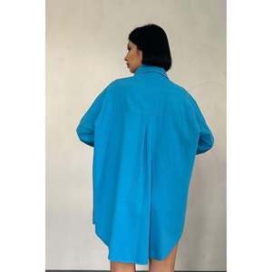 Camisa Azul Estilo Boyfriend para Mujer, Popelina, Doble Bolsillo, Cierre de Botones, Estilo Casual - Product Image 1