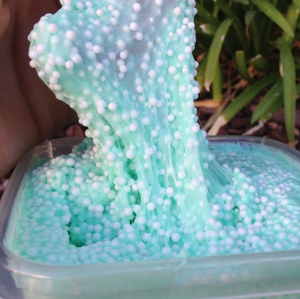Slime Turquesa con Cuentas Blancas, Juguete Antiestrés Unisex para Niños de 8 a 13 Años, Material TPE - Product Image 1