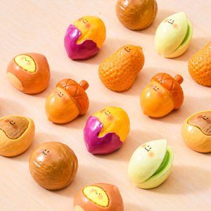 Novedad de Otoño, Adornos de Resina Decorativos con Diseño de Nueces de Dibujos Animados, Miniaturas para Escenas, Llaveros - Product Image 3