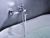 Mitigeur de douche mural moderne en chrome poli pour baignoire, robinet chaud/froid en laiton massif à double sortie avec cartouche céramique