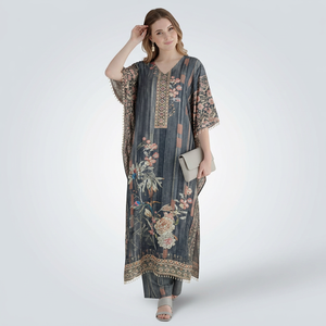 Robe longue kaftan pour femme en soie polyéthylène à plumes, coupe ample, élégante et fluide, idéale pour l'été, l'hiver, l'automne et le printemps - Product Image 1