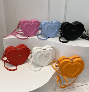 Borsa a Tracolla in Pelle PU con Chiusura a Zip a Forma di Cuore, Design Personalizzato, Nuovo Stile 2025 - Product Image 1