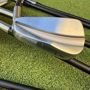 Clubs de golf professionnels personnalisables en deux parties, tête en fer, pour droitiers, avec manche en graphite et acier, flex R, poignée en caoutchouc, forgés, complets - Product Image 5