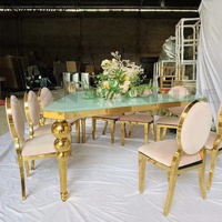 Chaises et tables pour enfants en acier inoxydable doré avec plateau en verre de forme triangulaire, très vendues, pour les mariages