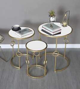 โต๊ะกาแฟทรงกลมทำจากโลหะสีทองพร้อมท็อปกระจกสำหรับเฟอร์นิเจอร์ห้องนั่งเล่น - Product Image 1