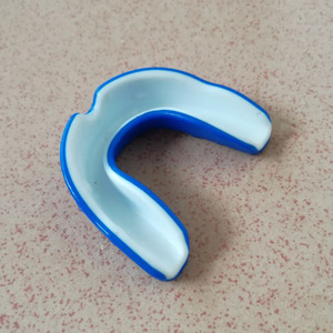 Couvre-<span class=keywords><strong>dents</strong></span> personnalisé en EVA de qualité alimentaire, certifié CE, à <span class=keywords><strong>deux</strong></span> couches, sans BPA, pour faire bouillir et mordre les <span class=keywords><strong>dents</strong></span>, bouclier gomme de chasse - Product Image 4