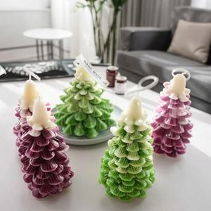 Bougies parfumées en <span class=keywords><strong>forme</strong></span> <span class=keywords><strong>de</strong></span> <span class=keywords><strong>sapin</strong></span> faites à la main pour la décoration <span class=keywords><strong>de</strong></span> la maison et des vacances Arbre <span class=keywords><strong>de</strong></span> Noël promotionnel avec mèche en coton État neuf - Product Image 1