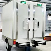 Remorque sanitaire mobile à 2 cabines pour événements publics, location et utilisation en extérieur