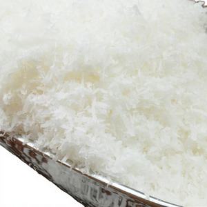 Coco Deshidratado Rallado de Vietnam, Grado Medio, Alta Calidad, Fresco y Natural, 35% de Grasa, para Hornear, Cocinar y Preparar Smoothies - Product Image 1