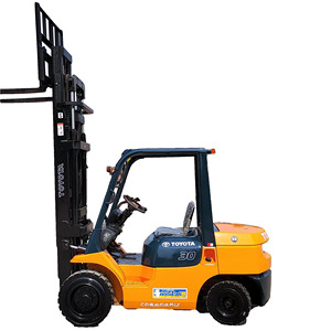 Chariot élévateur à fourche d'occasion très demandé pour 7FD30, mât à 3 étages, levage de 6 m, chariot élévateur japonais, atelier de réparation de machines de haute qualité - Product Image 1