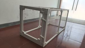 Valla para Perros Moderna, Portátil, Ligera, Flexible y Segura, Fabricada en Plástico Resistente con Patrón Sólido y Cierre de Botón - Product Image 5