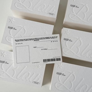 นามบัตรกระดาษคอตตอนพิมพ์นูนแบบแฮนด์เมดระดับพรีเมียม พร้อมลายนูนแบบมินิมอล กระดาษหนา 600 แกรม สำหรับสตูดิโอบูติก - Product Image 3
