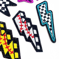 Écussons thermocollants brodés motif nœud éclair, badges DIY de baseball à motif nœud écossais noir et blanc, en stock, vente en gros, personnalisation OEM disponible