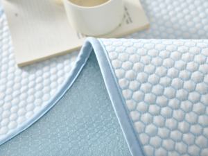 Großhandel Atmungsaktive Kühlung Hunde bett Weiche Haustier kissen Faltbare Wärme entlastung Haustier Kalte Matten - Product Image 6