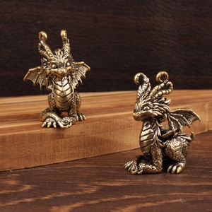 Adorno de Dragón Volador de Latón, Estilo Tradicional, Decoración de Mesa para Hogar u Oficina - Product Image 1