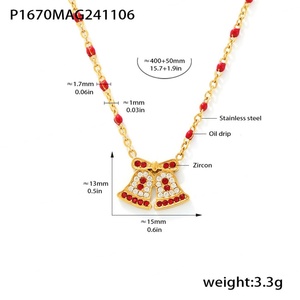 Collar Navideño de Acero Inoxidable Chapado en Oro con Campana, Reno, Cadena con Cuentas de Cristal Rojo y Blanco, Personalizable con Zirconia - Product Image 4