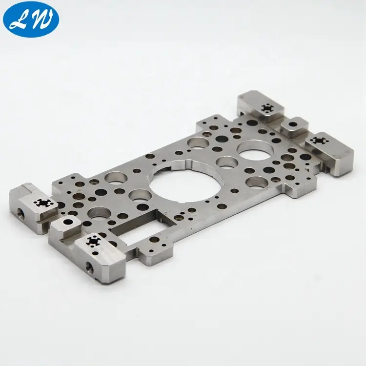La richiesta è alta in acciaio di precisione CNC 5 assi lavorazione macchine lavorazione titanio lavorazione CNC pezzi lavorati