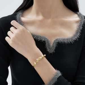925 Sterling Silver Bracelets Ladies' Exquisite Wave Shaped Bracelet 18k Gold-plated <strong>Swarovski</strong> White Pearl Inlay Custom - Product Image 4