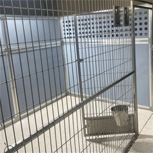 กรงสุนัขแบบเชิงพาณิชย์ Gabbia Per Cani ทำจาก FRP เป็นมิตรกับสิ่งแวดล้อม ขนาดใหญ่ ใช้ได้ทั้งในร่มและกลางแจ้ง พร้อมถาดพลาสติกแบบกดติดแน่น - Product Image 2