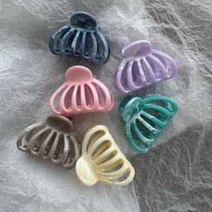 Pinzas de Pelo Huecas de Plástico de Color Sólido, Accesorios de Pelo Femeninos Sencillos y Elegantes para Cabello Fino - Product Image 2