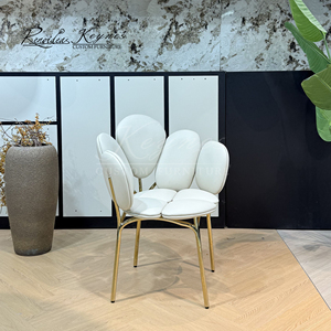 Silla de Comedor de Metal de Lujo con Brazos, Diseño Nórdico Creativo de Keynes, Tapizada en Terciopelo, para Bodas y Banquetes - Product Image 4