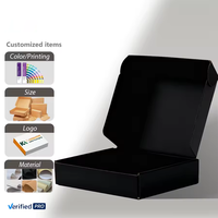 Boîte d'emballage carrée de luxe conçue pour les cadeaux et les produits de vente au détail, utilisant un matériau ondulé durable, une insert en mousse et une impression UV