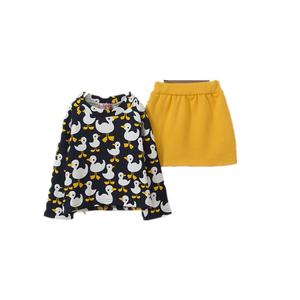 Ensemble de vêtements pour enfants en gros, style coréen, t-shirt décontracté à manches longues et jupe courte pour filles, provenant d'un fournisseur chinois - Product Image 1