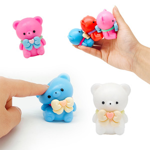 Jouet anti-stress en forme d'ours en plastique TPR, personnalisable en couleurs, pour cadeau de la Saint-Valentin - Product Image 1
