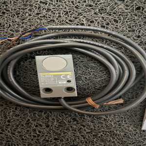 Sensor de Proximidad Omron TL-W5E1 2M, 24V, IP67, Inductivo, para Máquinas Herramienta - Product Image 4