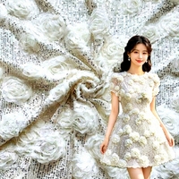 Tissu brodé de sequins en forme de rose 3D, dentelle brodée 3D pour robes de mariée et robes de soirée