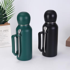 Nouveau design moderne 304 tasse de football en acier inoxydable grande capacité Portable 800ml thermos sous vide avec cuillère en gros - Product Image 4