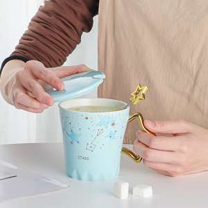 Tasse à café en céramique avec poignée <span class=keywords><strong>étoile</strong></span> à cinq branches, couvercle et cuillère, design <span class=keywords><strong>ciel</strong></span> étoilé pour la maison - Product Image 4