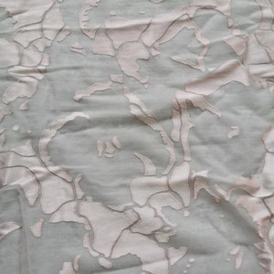 Tissu grillé en viscose de soie et d'opale pour vêtements féminins - Product Image 5